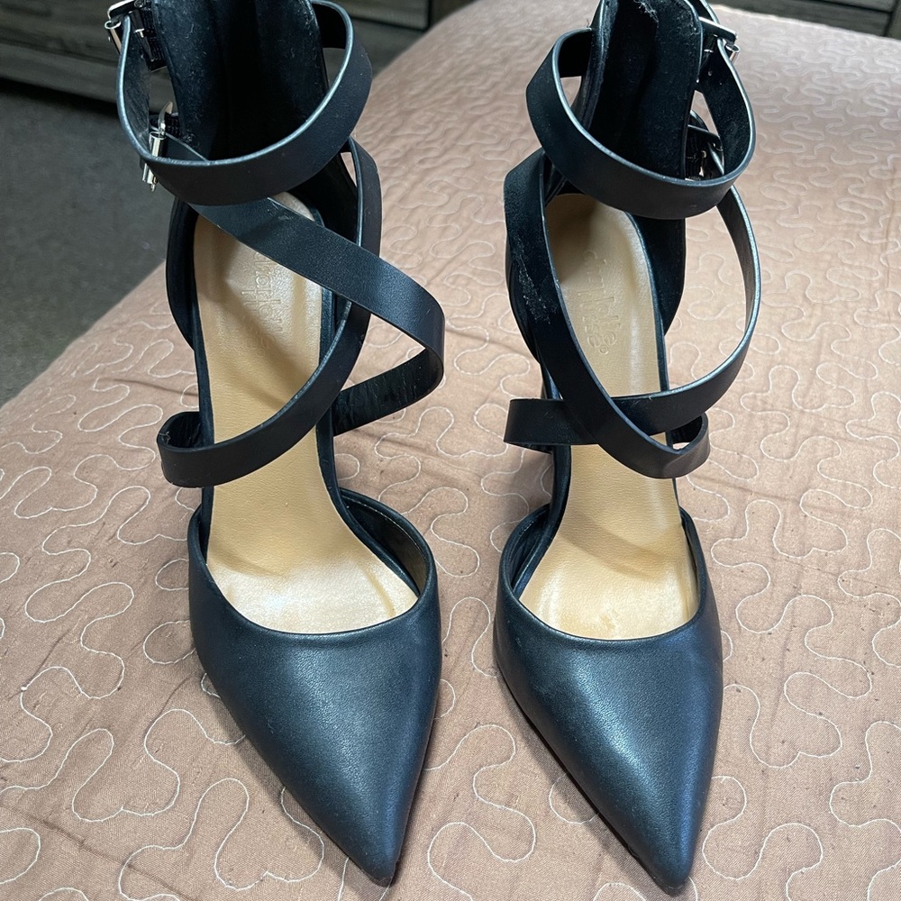 Pointy toes heels